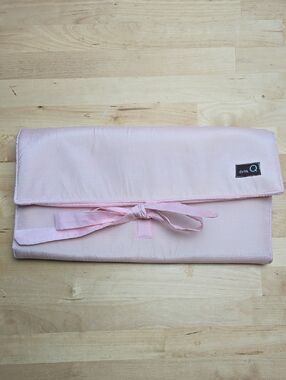 Della Q Knitting Needle Case in Pink- The Que-i